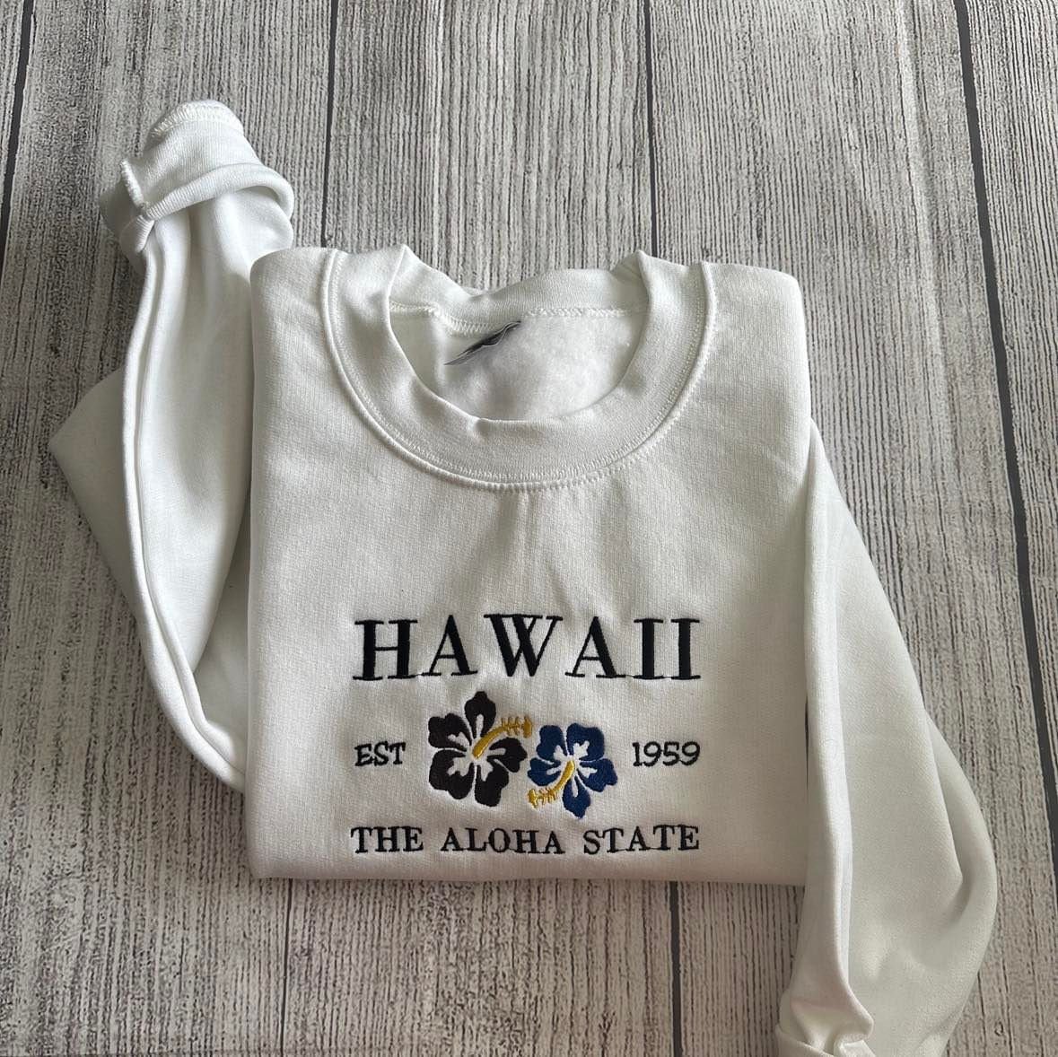 Hawaii Letter Embroidered Crewneck Sweatshirt